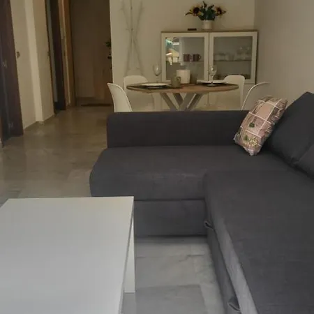 Gigantes 12 * Málaga